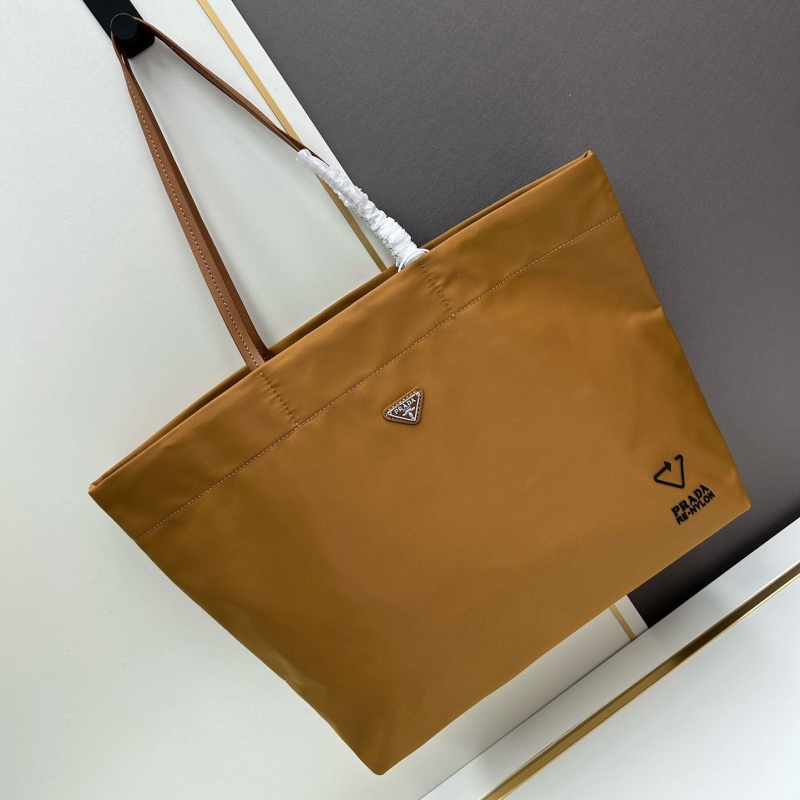 Pra*a shopping bags